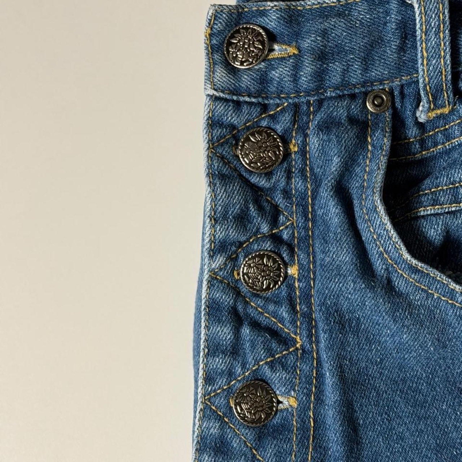 Vintage Goodfellows Floral Button Fly Denim Shorts (size 5/6)