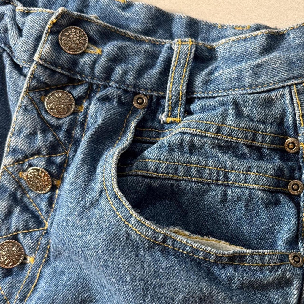 Vintage Goodfellows Floral Button Fly Denim Shorts (size 5/6)