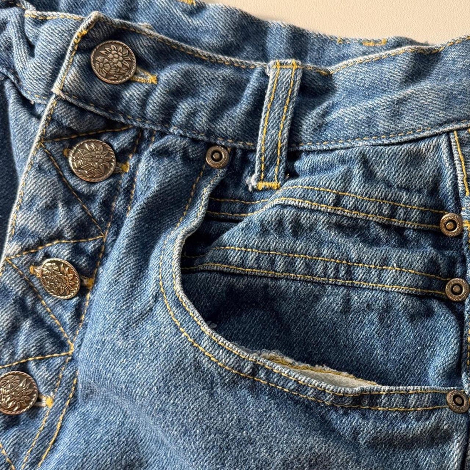 Vintage Goodfellows Floral Button Fly Denim Shorts (size 5/6)