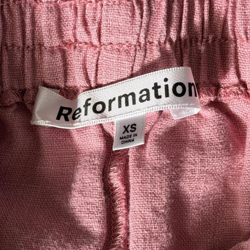 Reformation Mila Linen Shorts in Rose Petal (size x-small)
