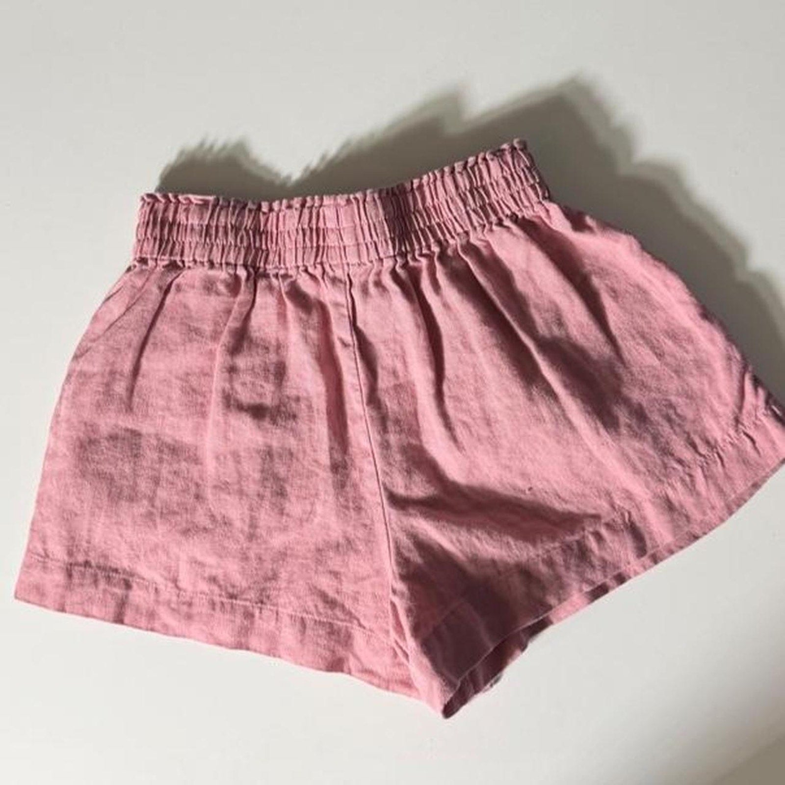 Reformation Mila Linen Shorts in Rose Petal (size x-small)