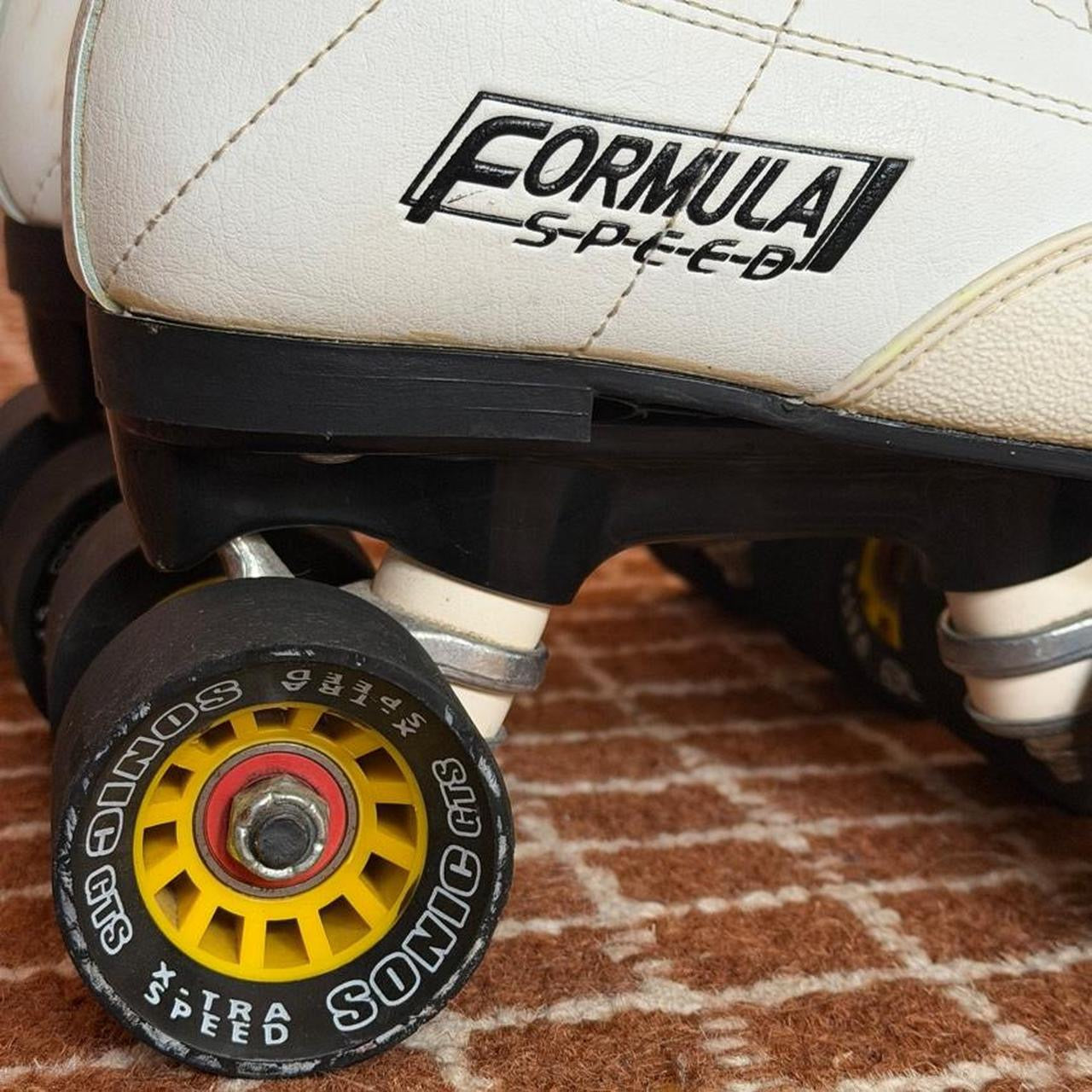 Vintage Formula Speed Roller Skates (W 6-6.5)