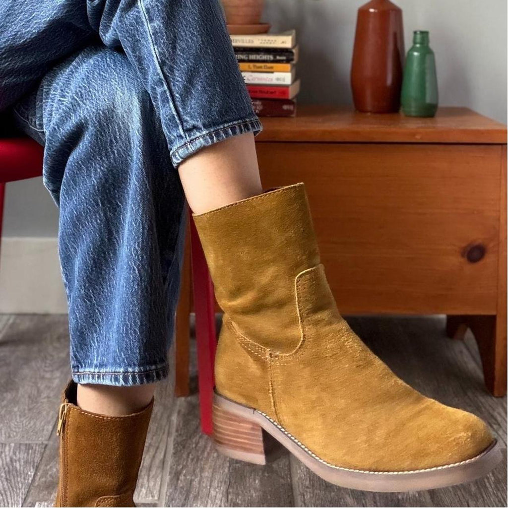 Vintage Tobacco Suede Western Ankle Boots (size 7.5)